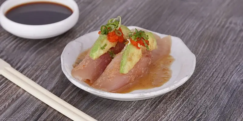 Albacore sushi with sauce